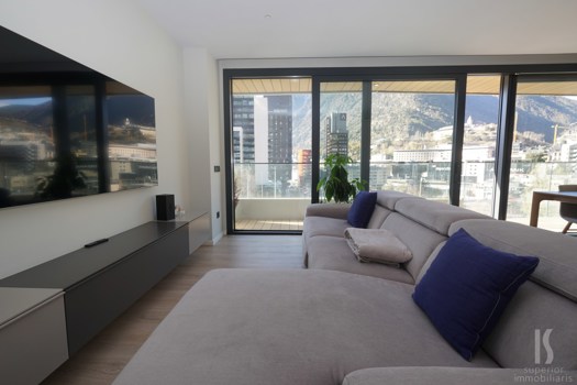 Piso en venta de 3 habitaciones en Escaldes-Engordany con terraza y parking