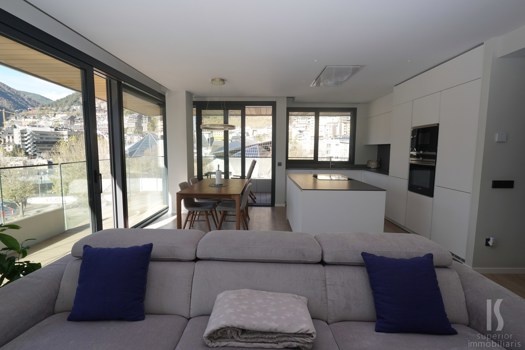 Piso en venta de 3 habitaciones en Escaldes-Engordany con terraza y parking