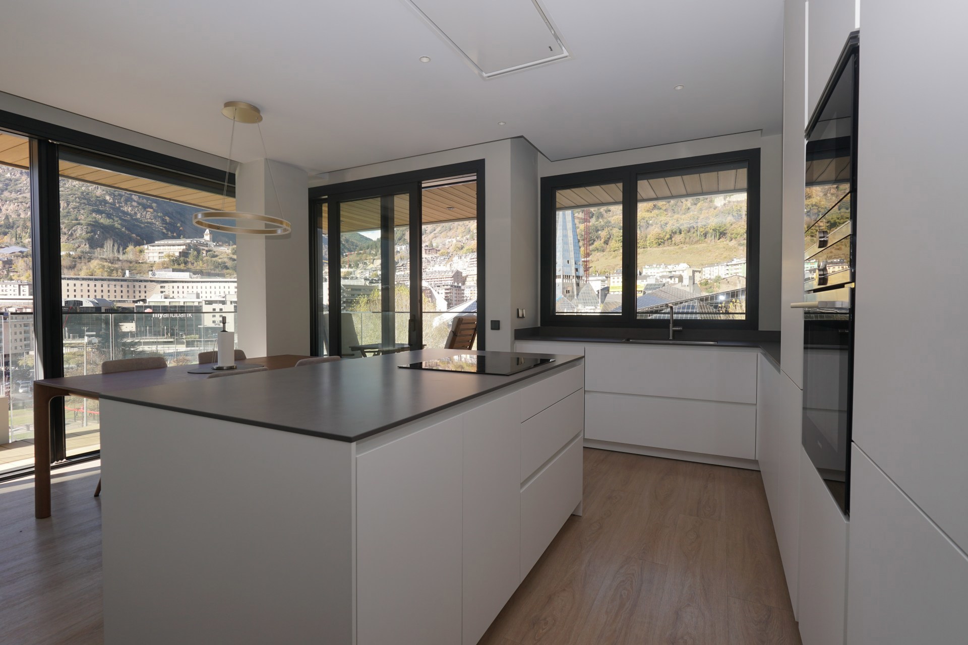 Piso en venta de 3 habitaciones en Escaldes-Engordany con terraza y parking