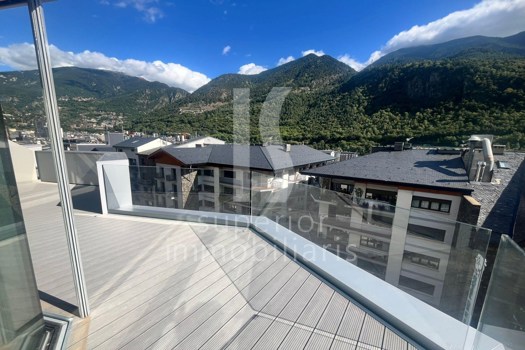 Apartament en lloguer de 3 habitacions a Andorra la Vella amb terrassa i parking