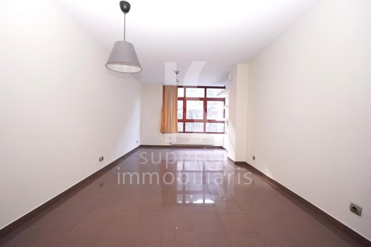 Apartament en lloguer de 3 habitacions a Andorra la Vella amb parking