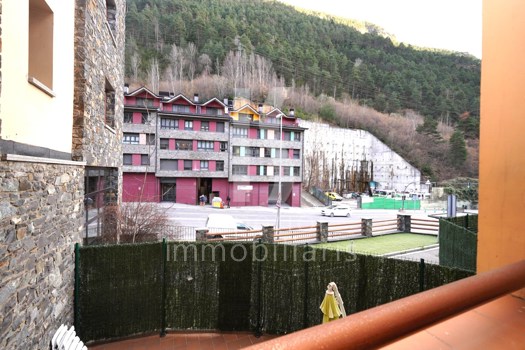 Piso en venta de 2 habitaciones en Encamp con terraza y parking