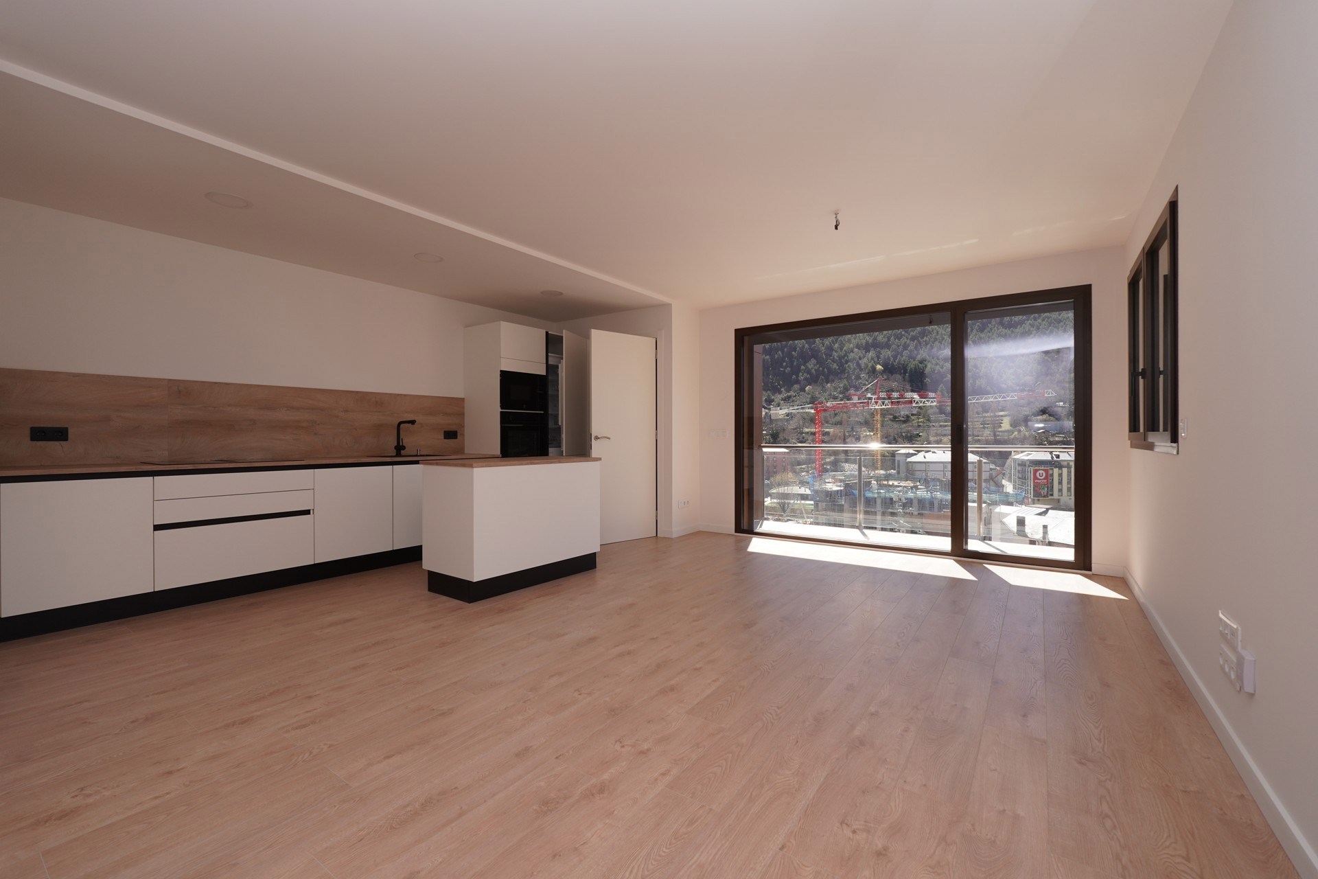 Piso en venta de 3 habitaciones en Encamp con terraza y parking