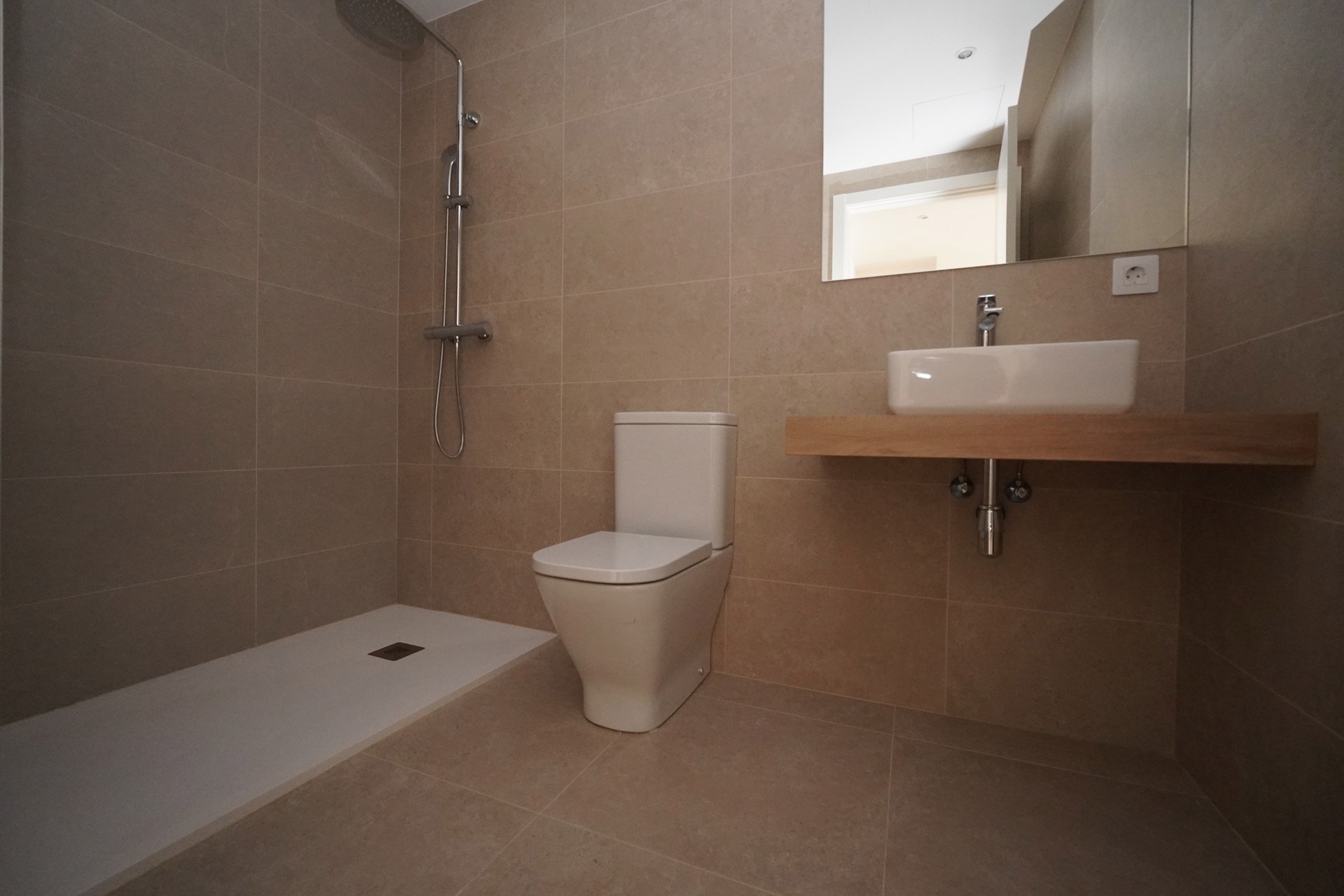 Piso en venta de 3 habitaciones en Encamp con terraza y parking