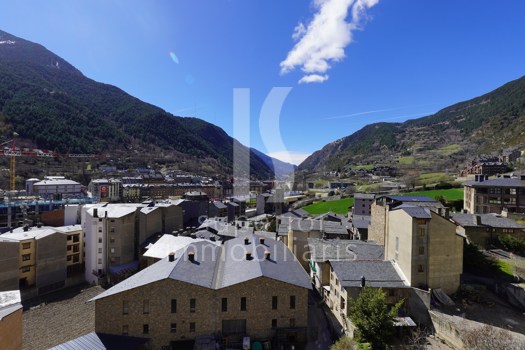 Apartment for sale with 3 bedrooms in Encamp with terrace and parking