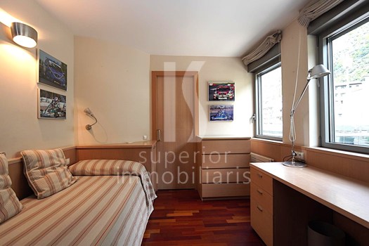 Piso en venta de 3 habitaciones en Andorra la Vella con terraza y parking
