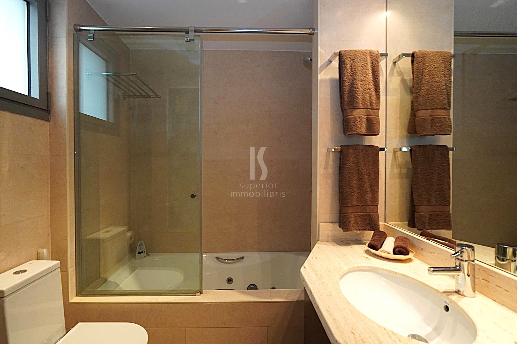 Apartament en venda de 3 habitacions a Andorra la Vella amb terrassa i parking