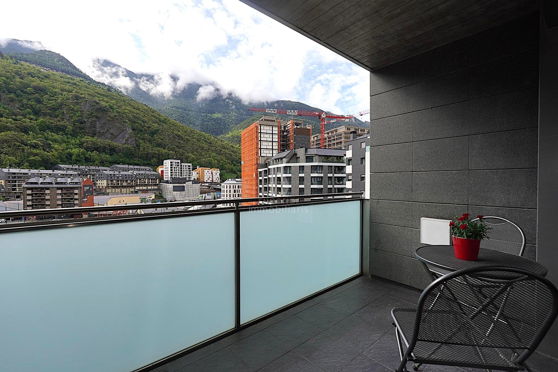 Apartament en venda de 3 habitacions a Andorra la Vella amb terrassa i parking