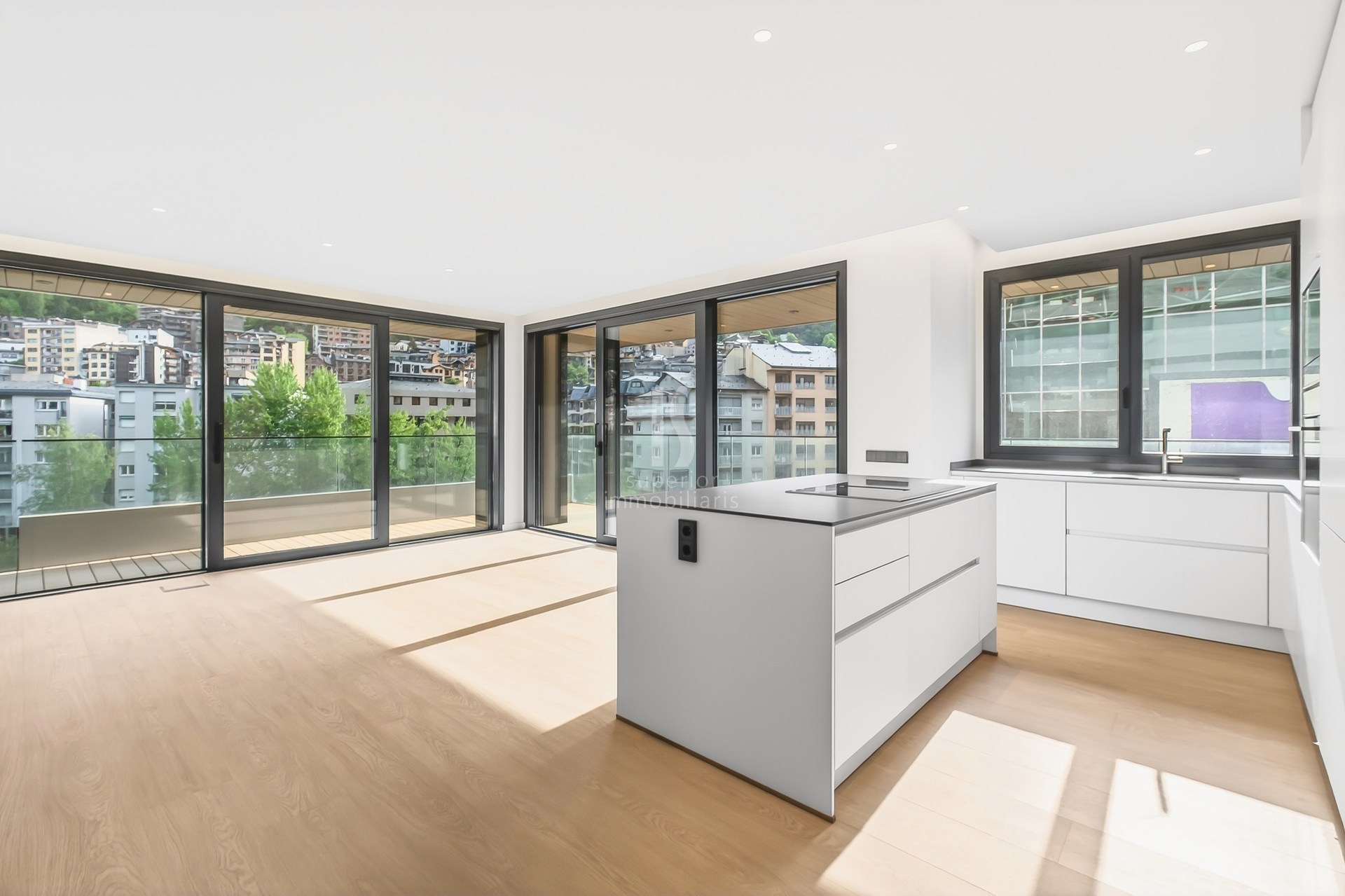 Piso en venta de 3 habitaciones en Escaldes-Engordany con terraza y parking