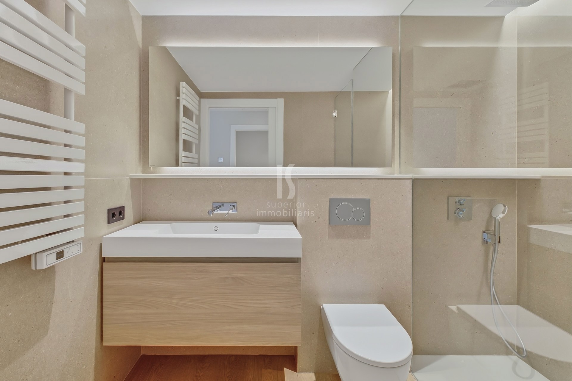 Piso en venta de 3 habitaciones en Escaldes-Engordany con terraza y parking