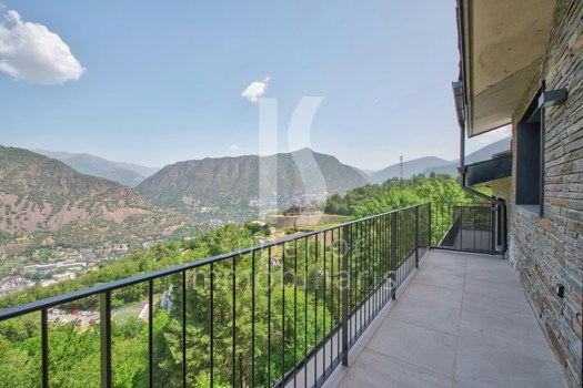 Casa en alquiler de 3 habitaciones en Andorra la Vella con terraza y parking