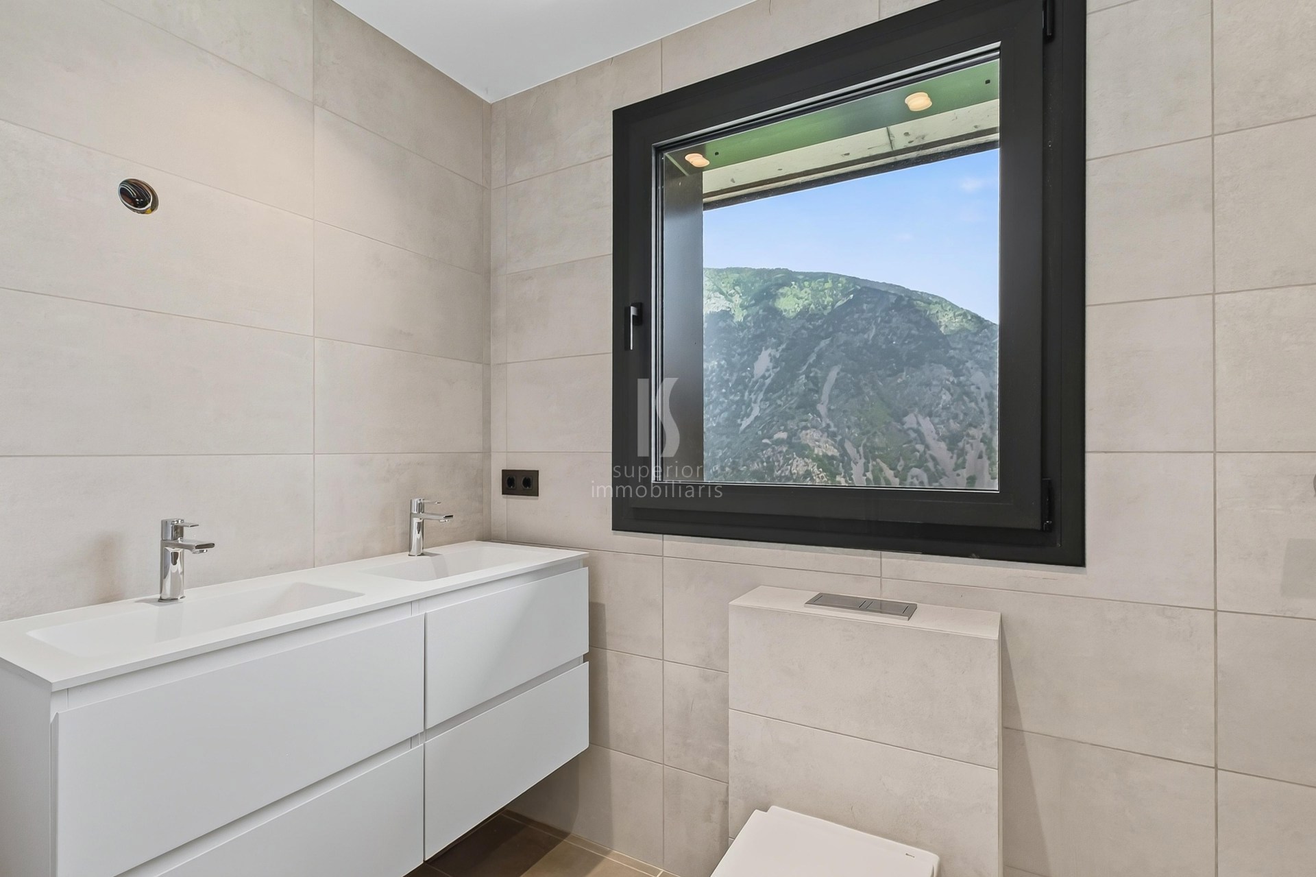 Chalet de alquiler en Andorra la Vella, 3 habitaciones, 188 metros