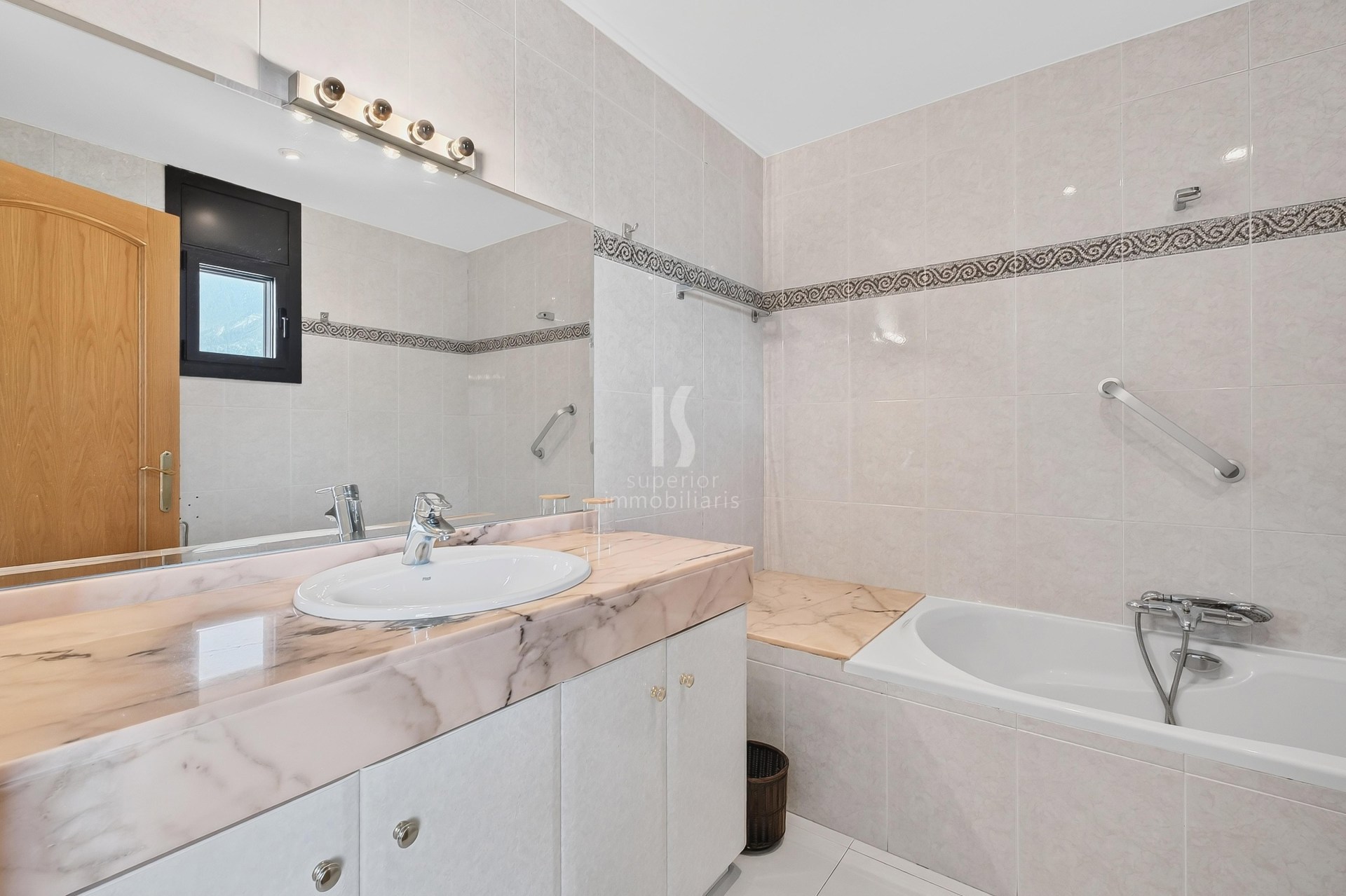 Maison à la vente avec 5 chambres en Escaldes-Engordany avec terrasse et parking