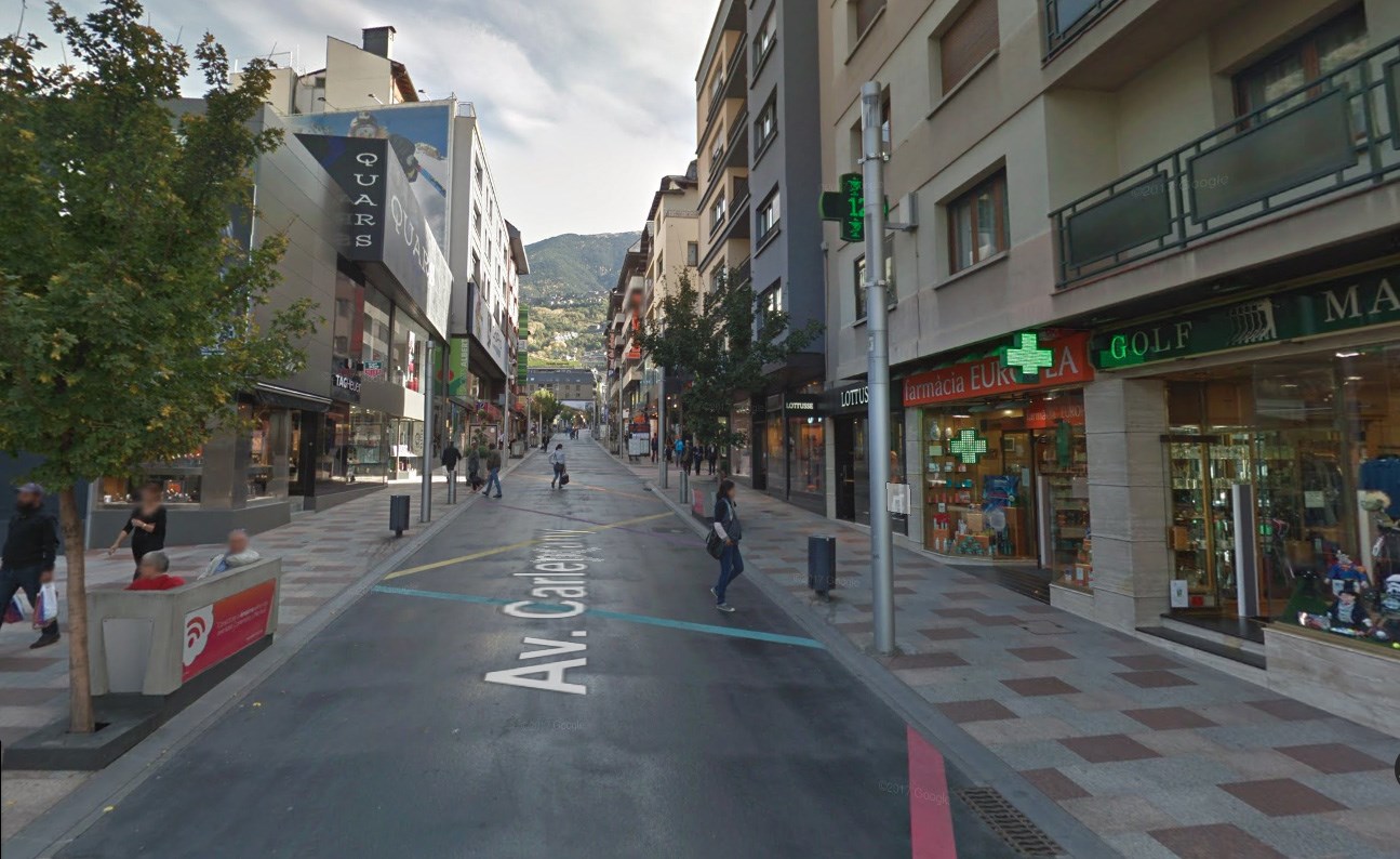 Local comercial en venta en Escaldes Engordany, 566 metros