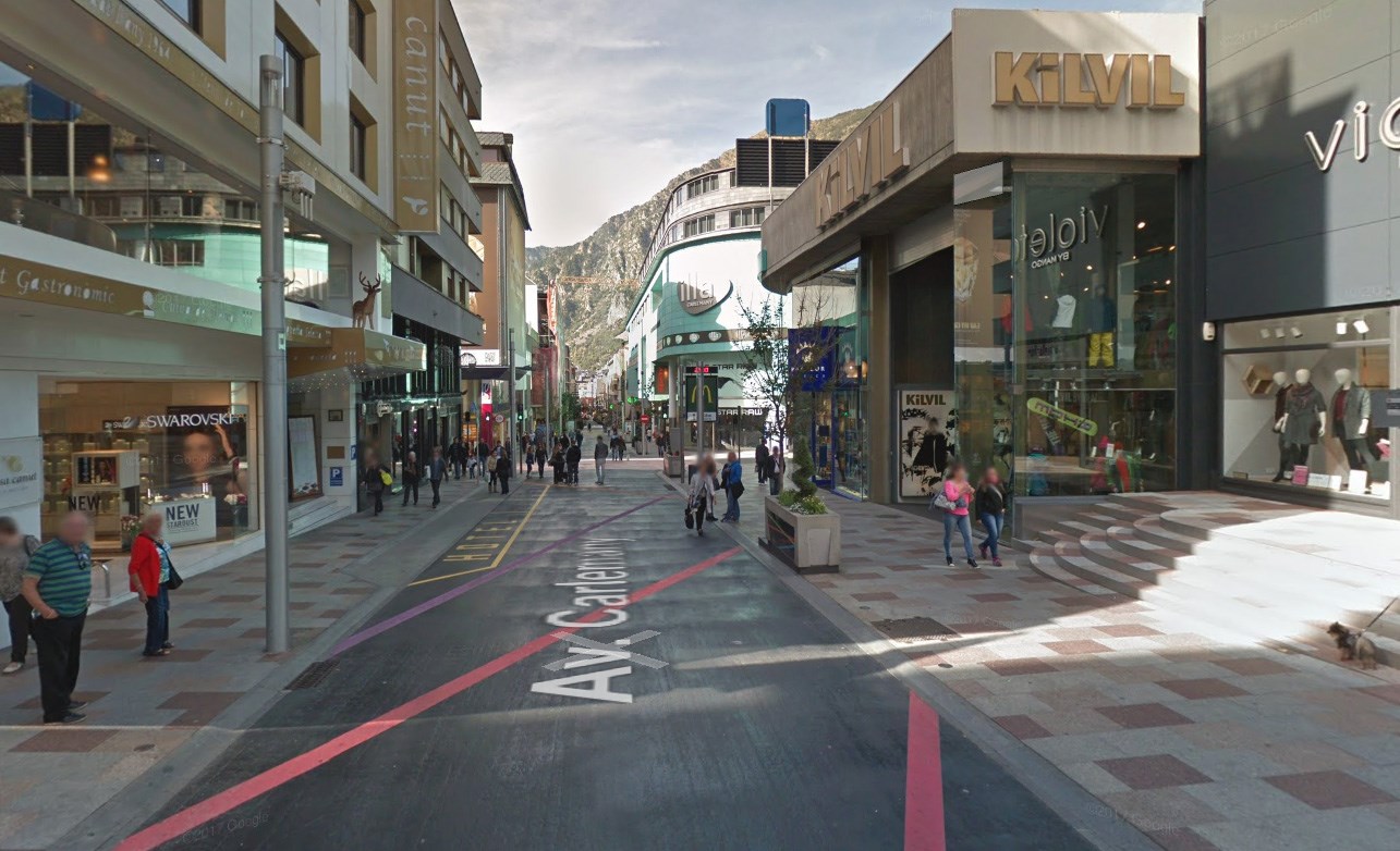 Local comercial en venta en Escaldes Engordany, 566 metros