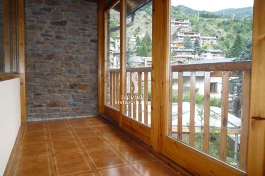 Casa en venta de 5 habitaciones en Sant Julià de Lòria con terraza y parking