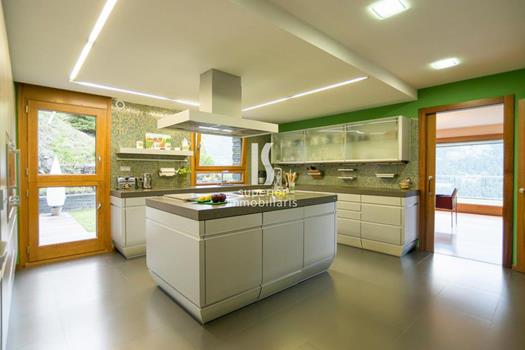 Casa en venta de 7 habitaciones en Escaldes-Engordany con parking