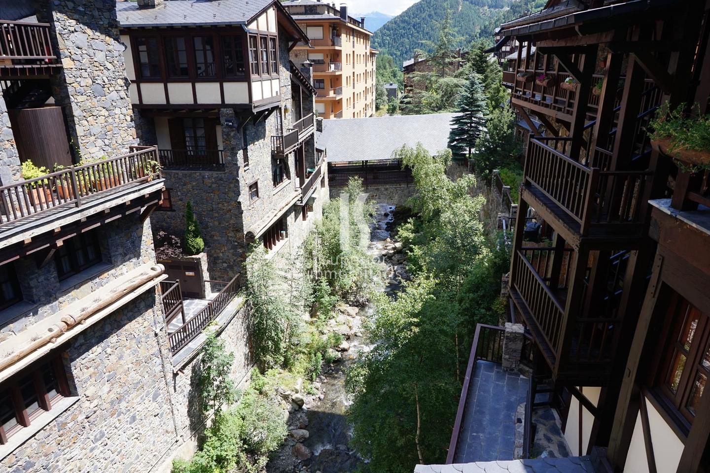 Pis en venda a Arinsal, 4 habitacions, 180 metres