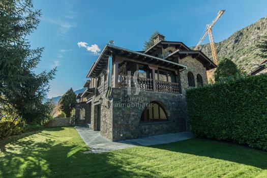 Xalet en lloguer de 4 habitacions a Andorra la Vella amb terrassa