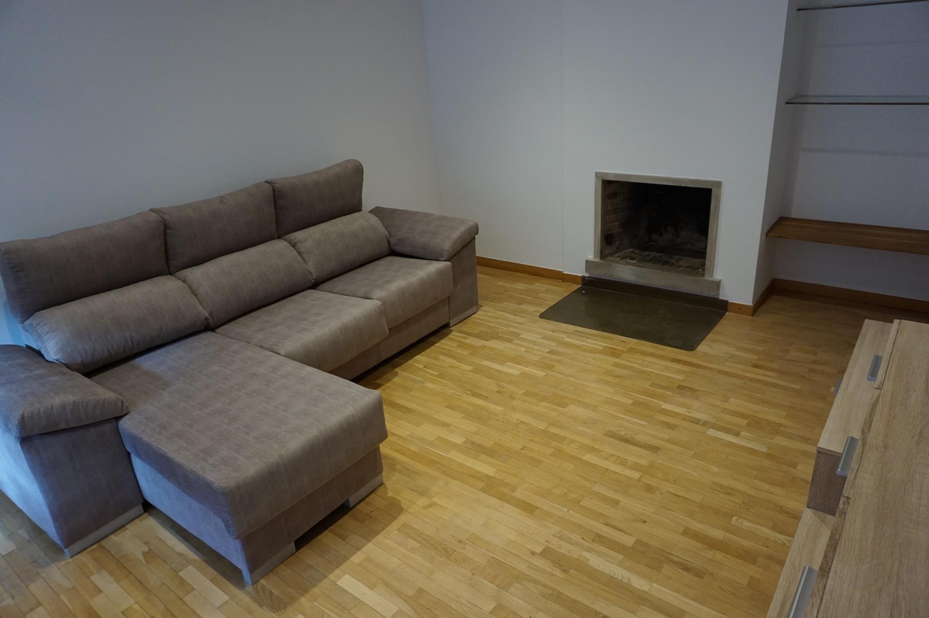 Piso de alquiler en Andorra la Vella, 2 habitaciones, 73 metros