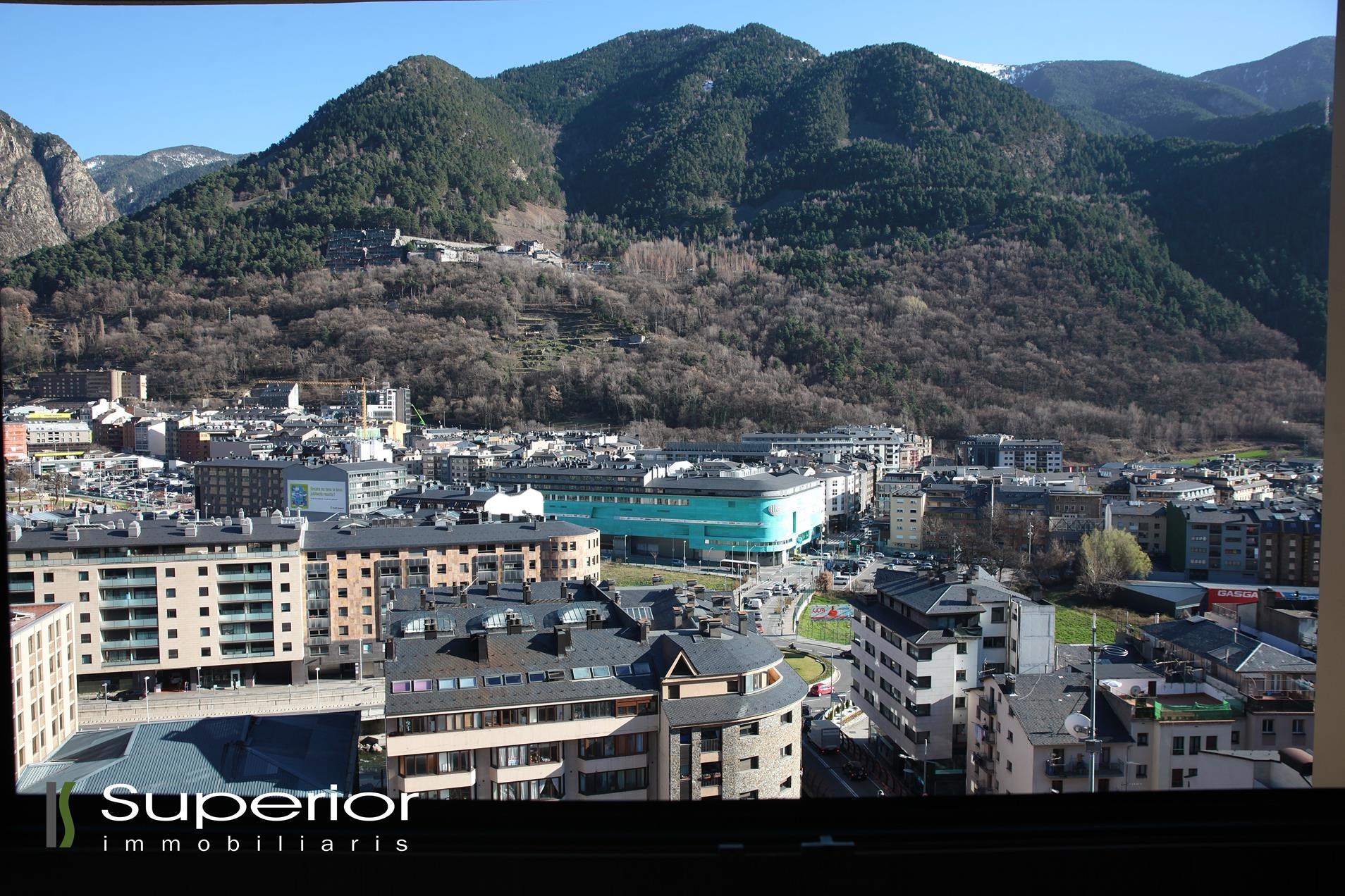 Piso de alquiler en Andorra la Vella, 3 habitaciones, 185 metros