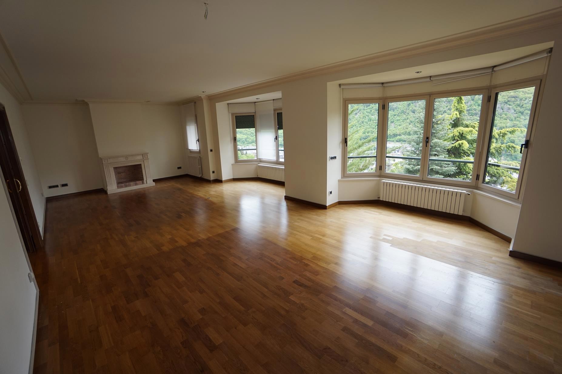 Apartament en lloguer de 4 habitacions a Andorra la Vella amb terrassa